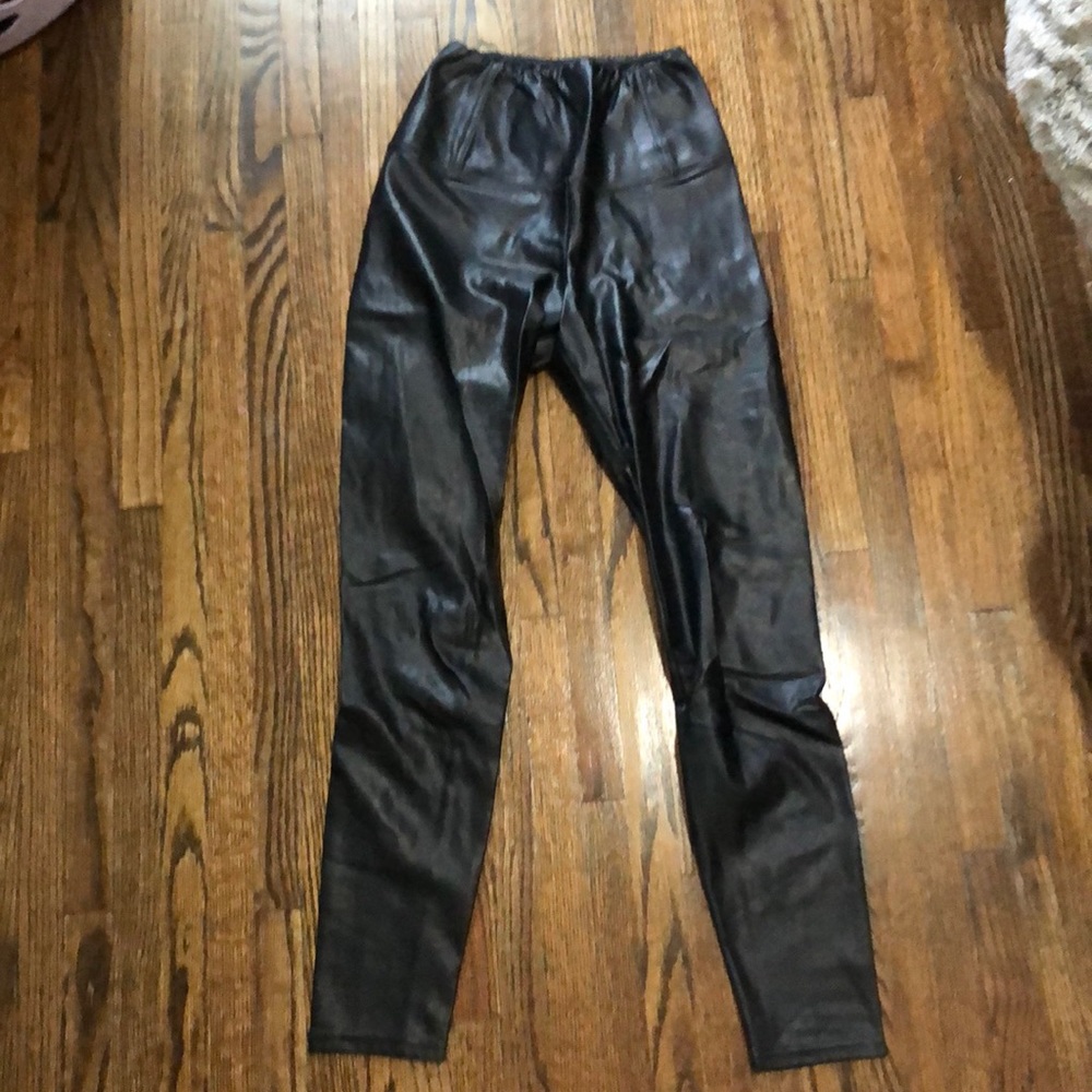 CROPPED length Aritzia Daria leather leggings